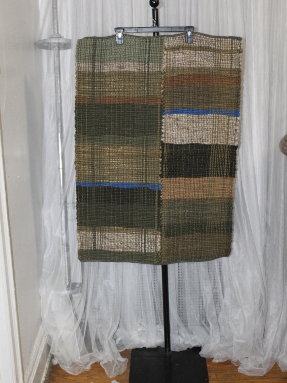 Williams Sonoma Hadloom Cut Shuttle Weave Rug.  Sz. 2"x3"